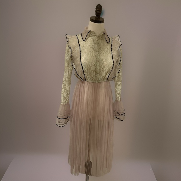 Lace Dress - Picture 2 of 4